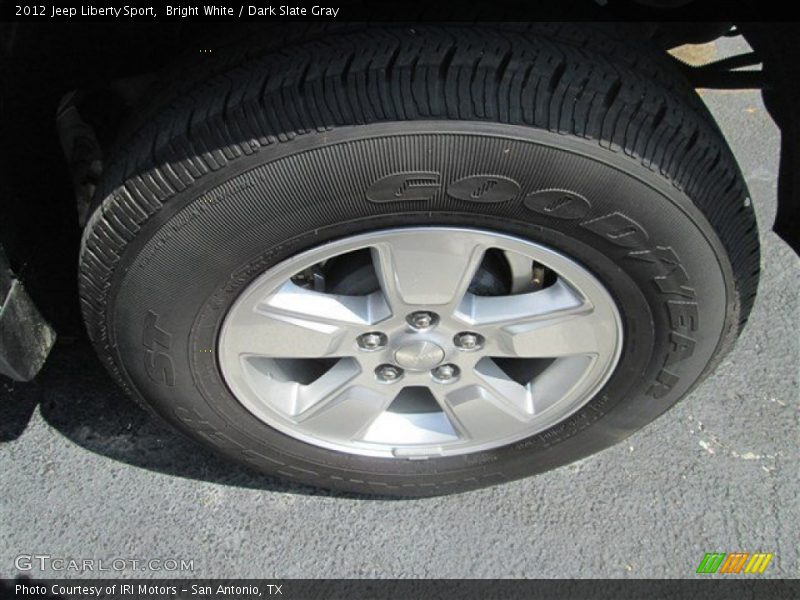 Bright White / Dark Slate Gray 2012 Jeep Liberty Sport