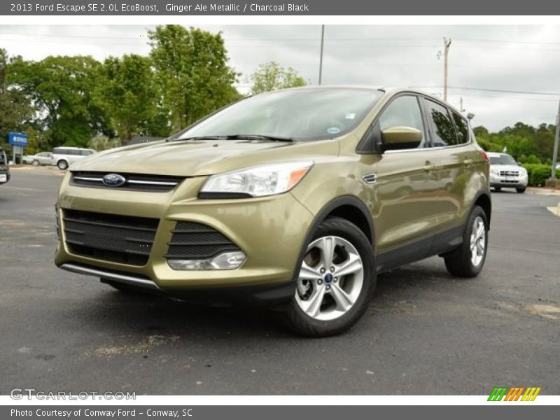 Front 3/4 View of 2013 Escape SE 2.0L EcoBoost