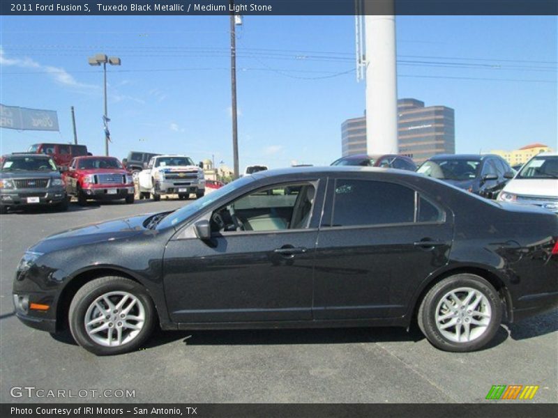 Tuxedo Black Metallic / Medium Light Stone 2011 Ford Fusion S