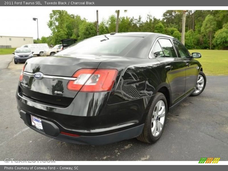 Tuxedo Black / Charcoal Black 2011 Ford Taurus SEL