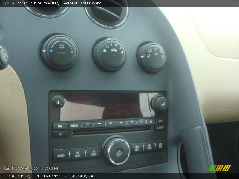 Controls of 2006 Solstice Roadster