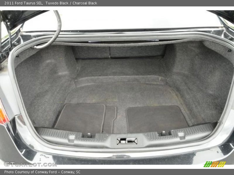  2011 Taurus SEL Trunk