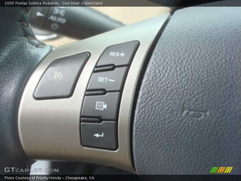 Controls of 2006 Solstice Roadster