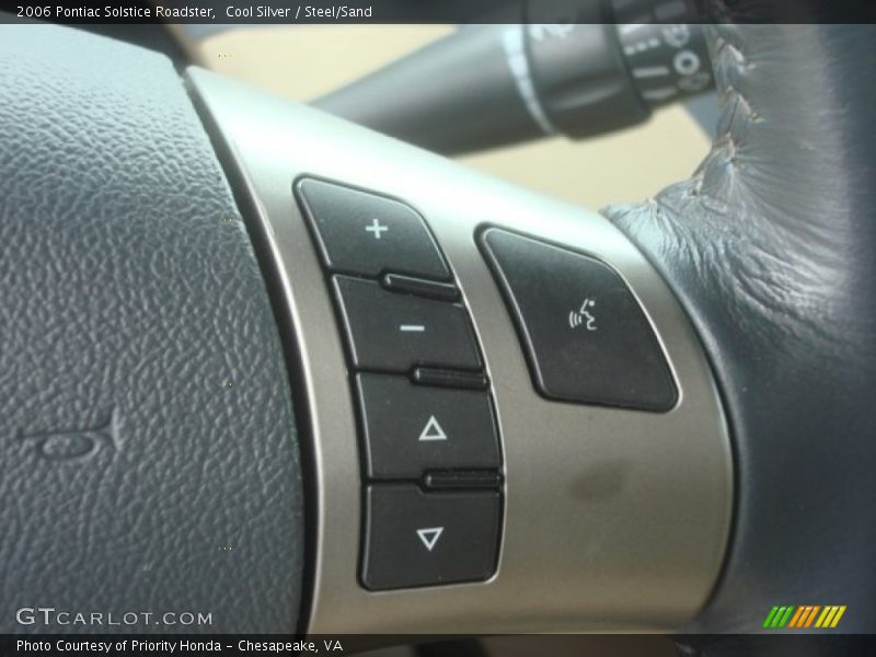 Controls of 2006 Solstice Roadster