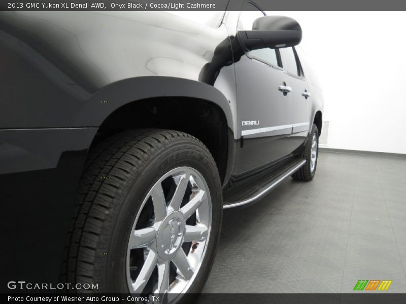 Onyx Black / Cocoa/Light Cashmere 2013 GMC Yukon XL Denali AWD