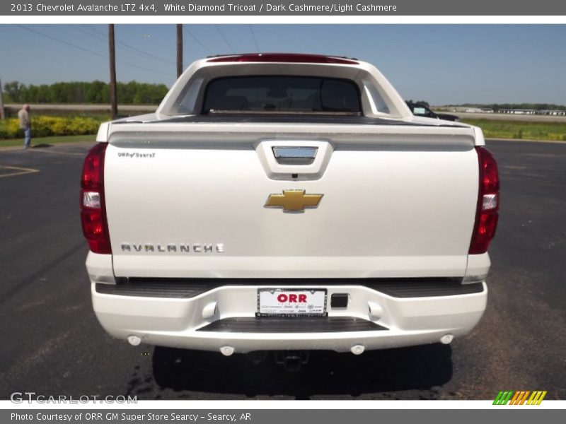 White Diamond Tricoat / Dark Cashmere/Light Cashmere 2013 Chevrolet Avalanche LTZ 4x4