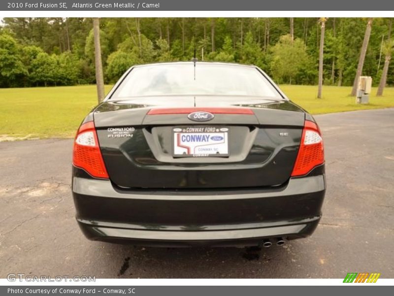 Atlantis Green Metallic / Camel 2010 Ford Fusion SE