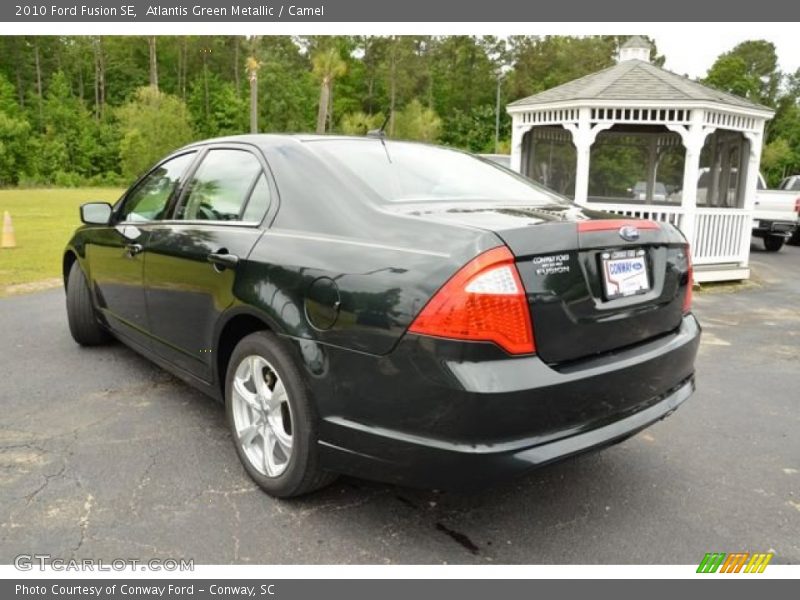 Atlantis Green Metallic / Camel 2010 Ford Fusion SE
