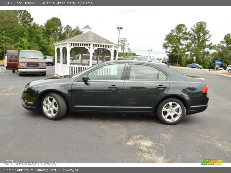 Atlantis Green Metallic / Camel 2010 Ford Fusion SE