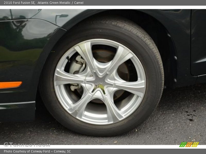 Atlantis Green Metallic / Camel 2010 Ford Fusion SE