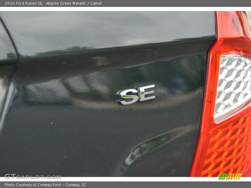 Atlantis Green Metallic / Camel 2010 Ford Fusion SE