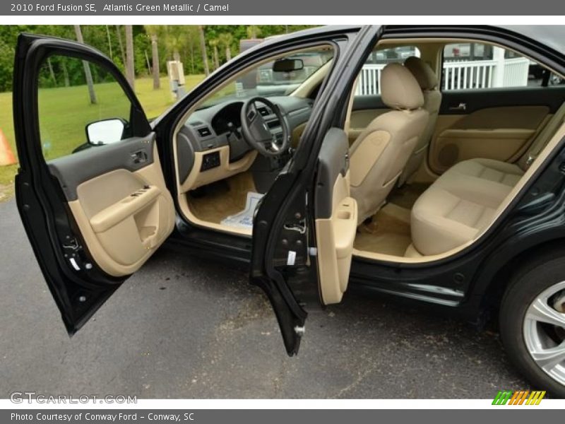 Atlantis Green Metallic / Camel 2010 Ford Fusion SE