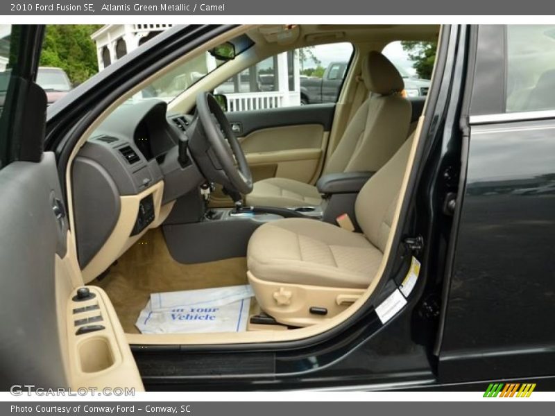 Atlantis Green Metallic / Camel 2010 Ford Fusion SE