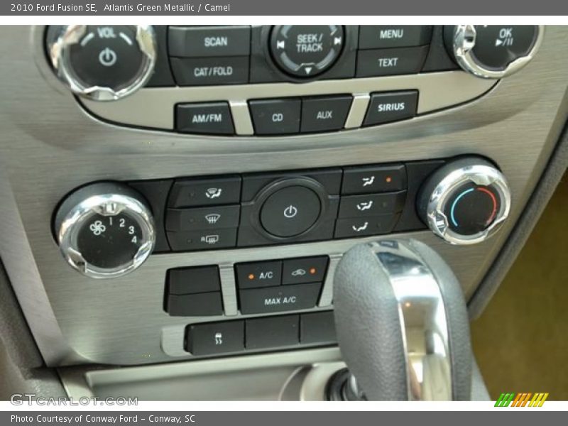 Atlantis Green Metallic / Camel 2010 Ford Fusion SE