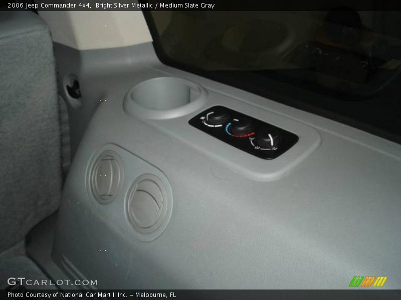 Bright Silver Metallic / Medium Slate Gray 2006 Jeep Commander 4x4