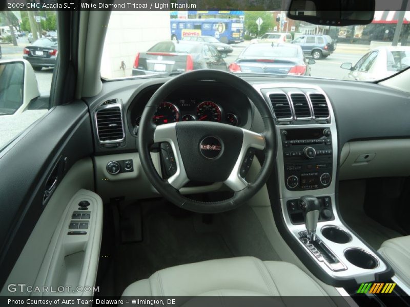 White Diamond Tricoat / Light Titanium 2009 GMC Acadia SLT