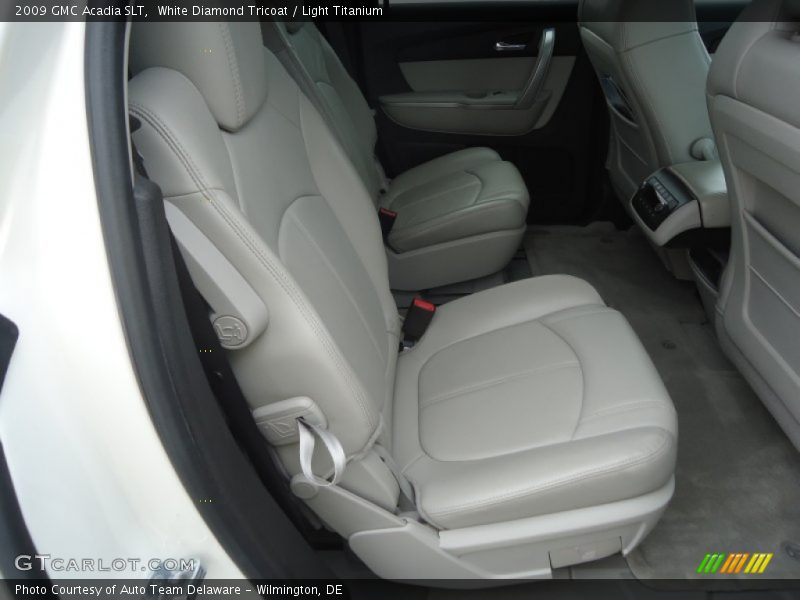 White Diamond Tricoat / Light Titanium 2009 GMC Acadia SLT