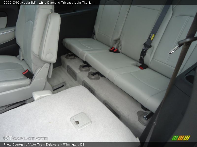 White Diamond Tricoat / Light Titanium 2009 GMC Acadia SLT