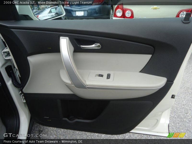 White Diamond Tricoat / Light Titanium 2009 GMC Acadia SLT