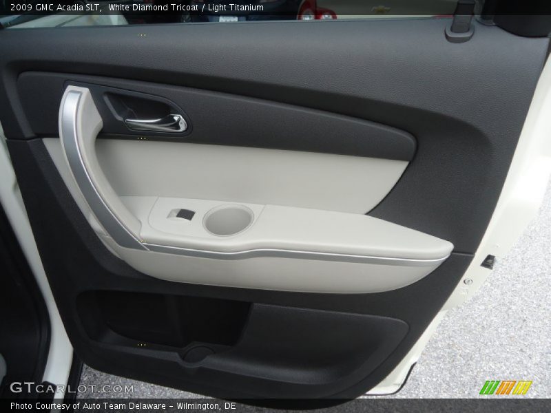 White Diamond Tricoat / Light Titanium 2009 GMC Acadia SLT