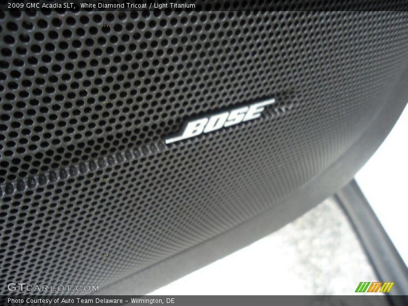 White Diamond Tricoat / Light Titanium 2009 GMC Acadia SLT