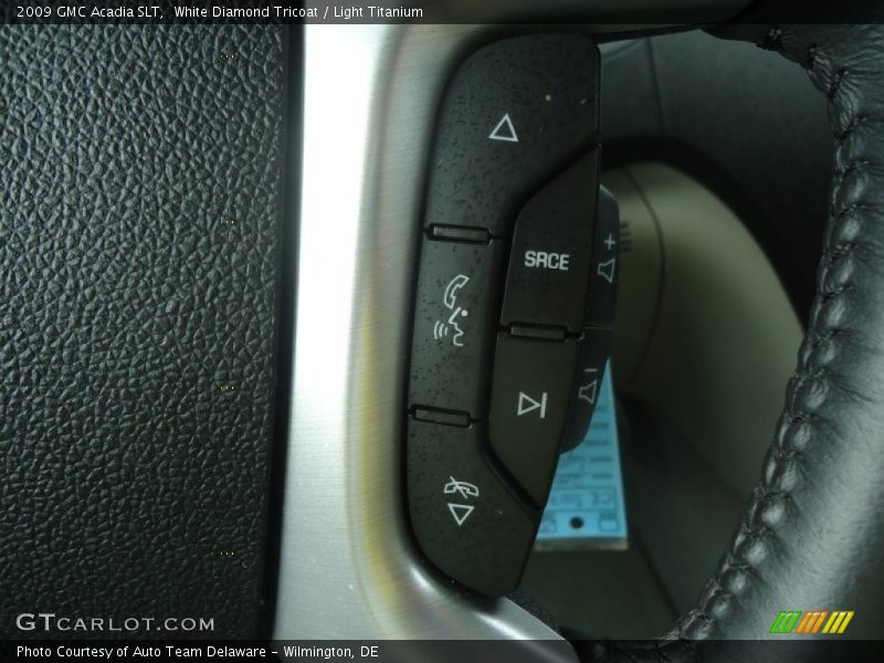 White Diamond Tricoat / Light Titanium 2009 GMC Acadia SLT