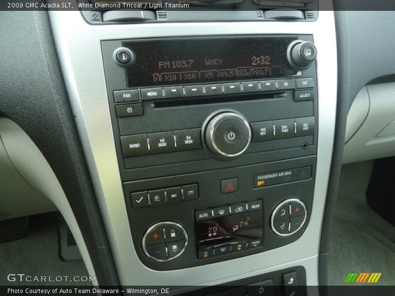 White Diamond Tricoat / Light Titanium 2009 GMC Acadia SLT