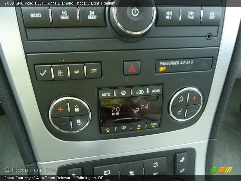 White Diamond Tricoat / Light Titanium 2009 GMC Acadia SLT