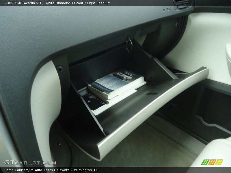 White Diamond Tricoat / Light Titanium 2009 GMC Acadia SLT