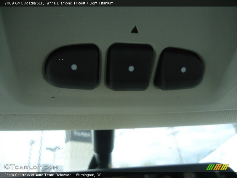 White Diamond Tricoat / Light Titanium 2009 GMC Acadia SLT