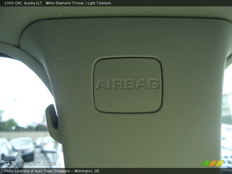 White Diamond Tricoat / Light Titanium 2009 GMC Acadia SLT