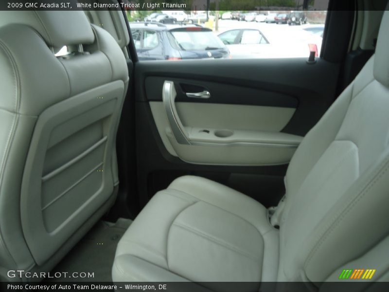 White Diamond Tricoat / Light Titanium 2009 GMC Acadia SLT