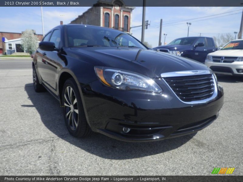 Black / Black 2013 Chrysler 200 S Sedan