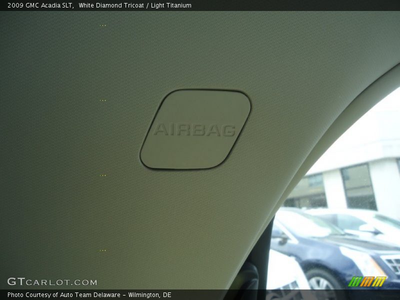 White Diamond Tricoat / Light Titanium 2009 GMC Acadia SLT