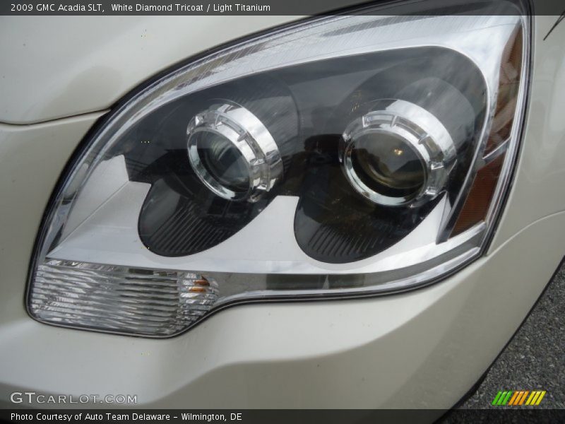 White Diamond Tricoat / Light Titanium 2009 GMC Acadia SLT