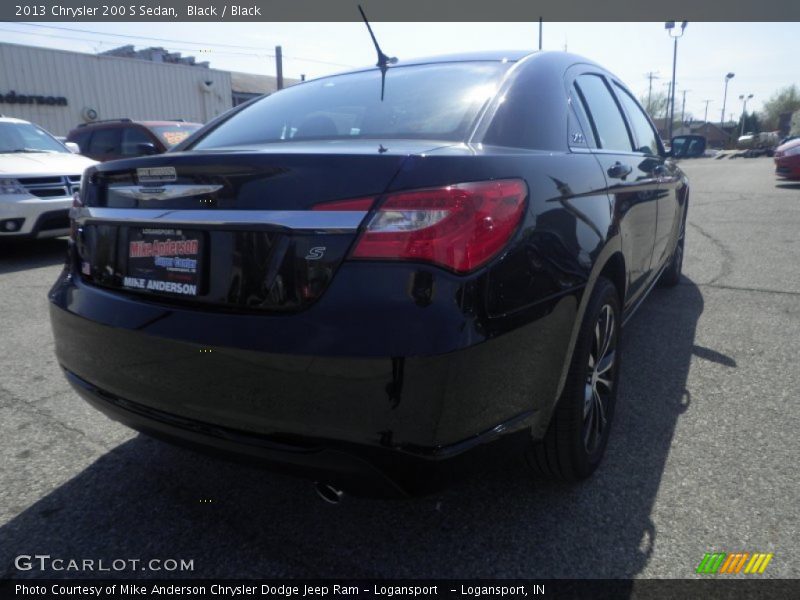 Black / Black 2013 Chrysler 200 S Sedan