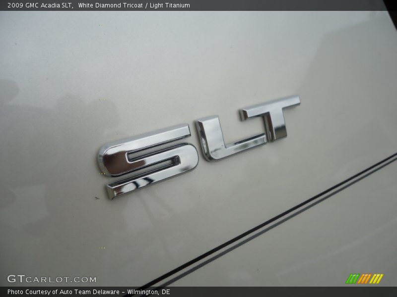 White Diamond Tricoat / Light Titanium 2009 GMC Acadia SLT
