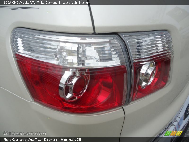 White Diamond Tricoat / Light Titanium 2009 GMC Acadia SLT