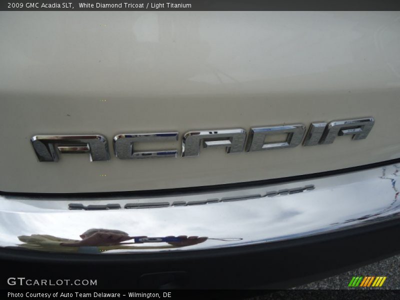 White Diamond Tricoat / Light Titanium 2009 GMC Acadia SLT
