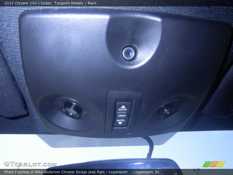 Tungsten Metallic / Black 2013 Chrysler 200 S Sedan