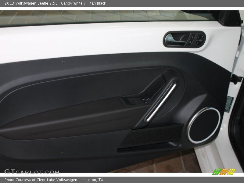 Candy White / Titan Black 2013 Volkswagen Beetle 2.5L