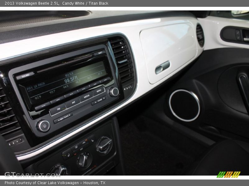 Candy White / Titan Black 2013 Volkswagen Beetle 2.5L