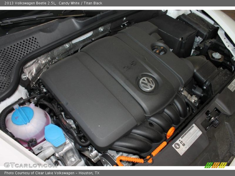 Candy White / Titan Black 2013 Volkswagen Beetle 2.5L