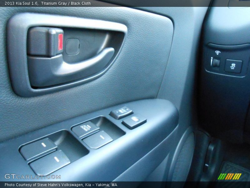 Titanium Gray / Black Cloth 2013 Kia Soul 1.6