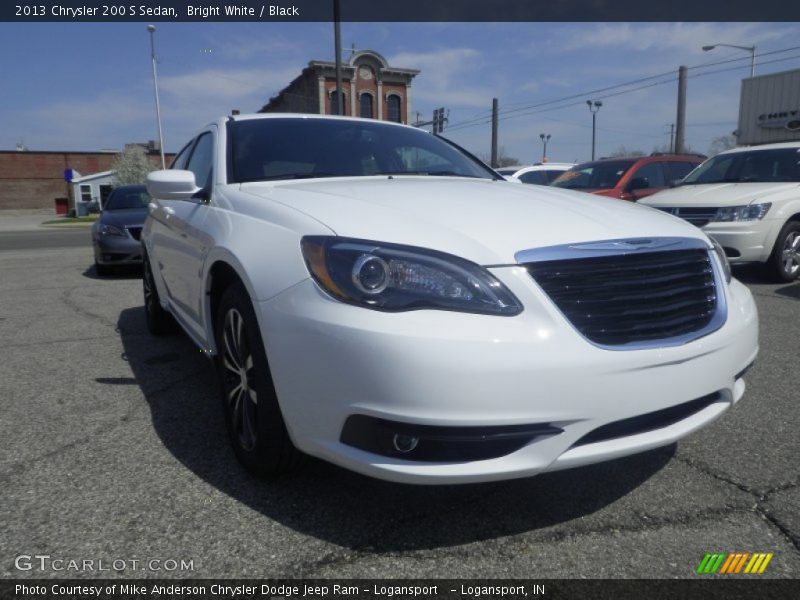 Bright White / Black 2013 Chrysler 200 S Sedan