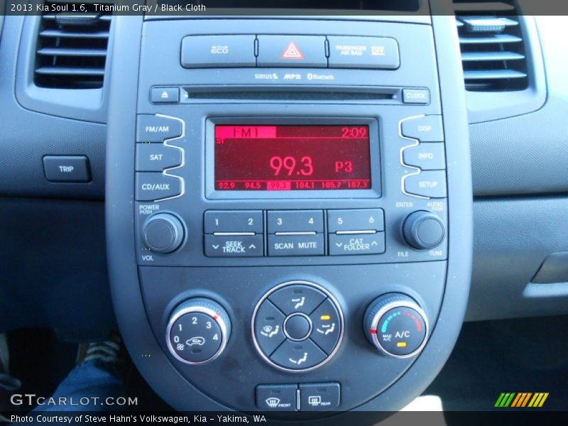 Titanium Gray / Black Cloth 2013 Kia Soul 1.6