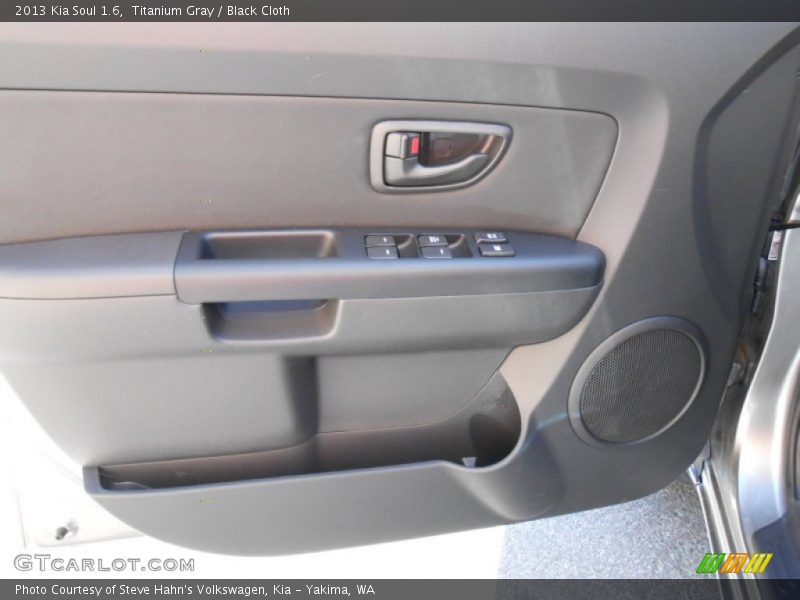 Titanium Gray / Black Cloth 2013 Kia Soul 1.6