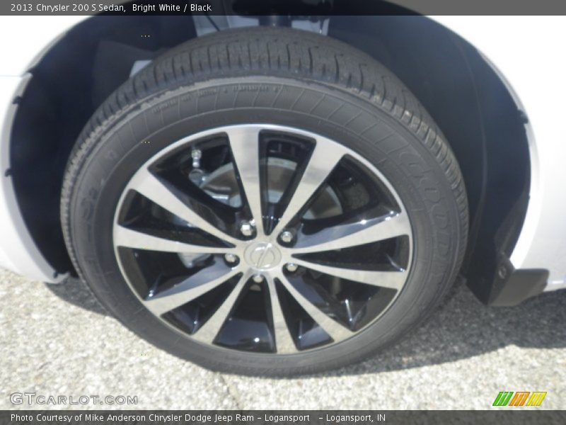 Bright White / Black 2013 Chrysler 200 S Sedan