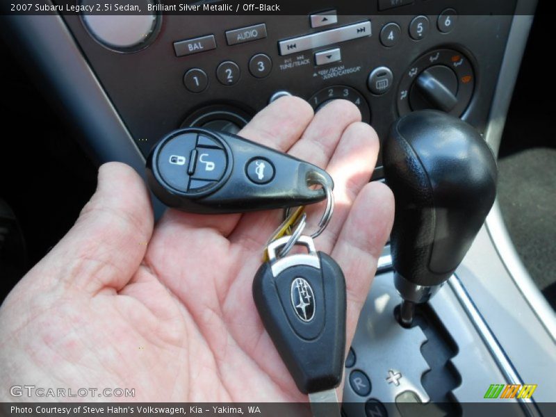 Brilliant Silver Metallic / Off-Black 2007 Subaru Legacy 2.5i Sedan