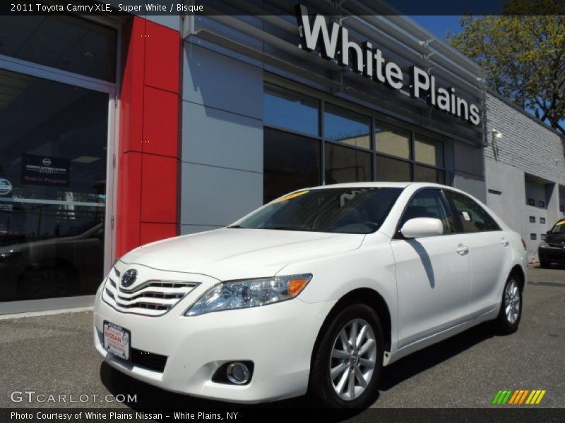 Super White / Bisque 2011 Toyota Camry XLE